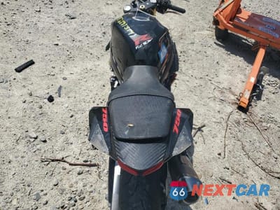 Zdjęcie 6 z 9 samochodu: 2018 SUZUKI GSX-R750 VIN:JS1GR7MA5J2100501 - miniatura