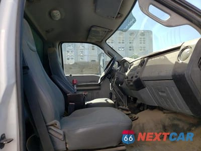 Piąte zdjęcie samochodu w środku: 2012 FORD F750 SUPER DUTY VIN:3FRNF7FA3CV419360 - miniatura