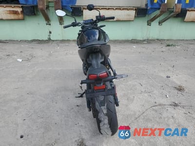 Czwarte zdjęcie samochodu z boku: 2023 SUZUKI GSX800 R VIN:JS1EM11B9P7100464 - miniatura