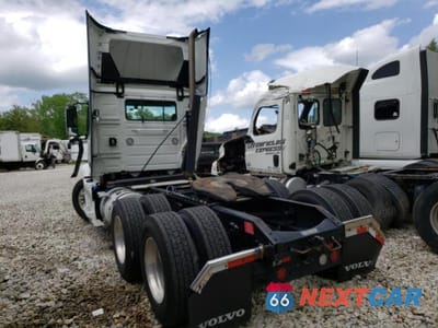 Trzecie zdjęcie samochodu z tyłu: 2024 VOLVO VNR VIN:4V4WC9EH9RN639888 - miniatura