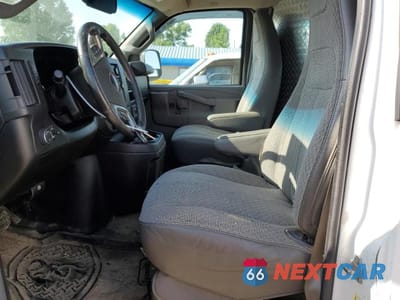 Zdjęcie 7 z 13 samochodu: 2016 GMC SAVANA G2500 VIN:1GTW7BFG4G1227640 - miniatura