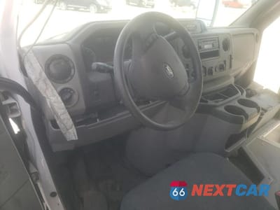 Zdjęcie 8 z 13 samochodu: 2019 FORD ECONOLINE E350 SUPER DUTY CUTAWAY VAN VIN:1FDEE3F60KDC71619 - miniatura