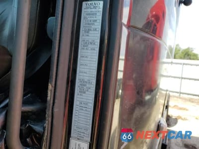 Zdjęcie 10 z 10 samochodu: 2004 VOLVO VN VNL VIN:4V4NC9GH44N357353 - miniatura