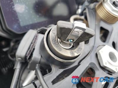 Zdjęcie 8 z 9 samochodu: 2022 BMW S 1000 RR VIN:WB10E2305N6F13709 - miniatura