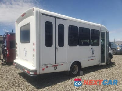 Trzecie zdjęcie samochodu z tyłu: 2019 FORD ECONOLINE E350 SUPER DUTY CUTAWAY VAN VIN:1FDEE3F60KDC71619 - miniatura