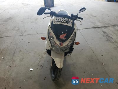 Drugie zdjęcie samochodu z przodu: 2011 HONDA PCX VIN:MLHJF2803B5000208 - miniatura