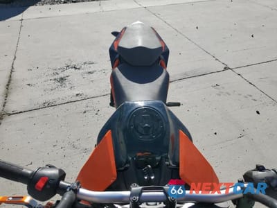 Piąte zdjęcie samochodu w środku: 2020 KTM 200 DUKE VIN:MD2JPC403LC018467 - miniatura