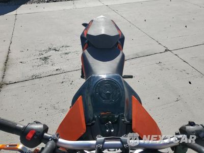 Piąte zdjęcie samochodu w środku: 2020 KTM 200 DUKE VIN:MD2JPC403LC018467 - miniatura