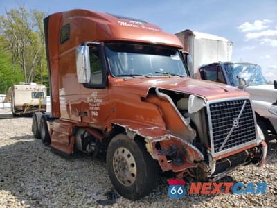 2016 VOLVO VN VNL 4V4NC9EHXGN963974 - główne zdjęcie licytacji z USA - miniatura