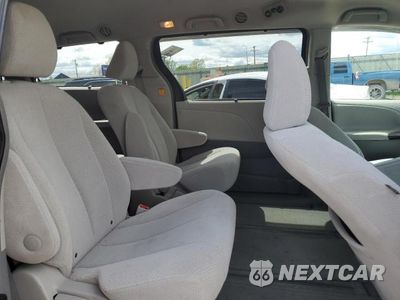 Zdjęcie 11 z 13 samochodu: 2011 TOYOTA SIENNA LE VIN:5TDJK3DC9BS029288 - miniatura