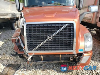 Zdjęcie 7 z 10 samochodu: 2016 VOLVO VN VNL VIN:4V4NC9EHXGN963974 - miniatura