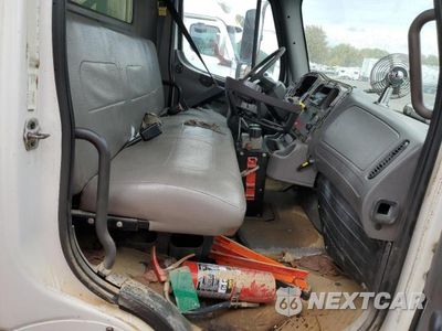 Piąte zdjęcie samochodu w środku: 2005 FREIGHTLINER M2 106 MEDIUM DUTY VIN:1FVACXCS85HV05203 - miniatura