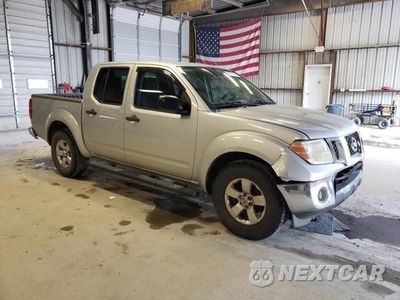Czwarte zdjęcie samochodu z boku: 2010 NISSAN FRONTIER CREW CAB SE VIN:1N6AD0ER0AC406275 - miniatura