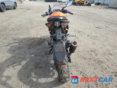 Czwarte zdjęcie samochodu z boku: 2022 KTM 390 RC VIN:MD2JYJ403NC217877 - miniatura