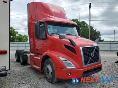2020 VOLVO VNR 4V4WC9EG8LN225368 - główne zdjęcie licytacji z USA - miniatura