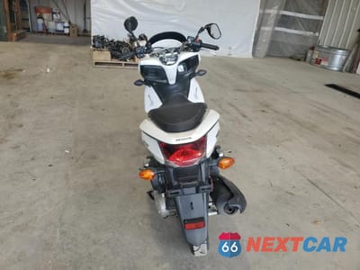 Czwarte zdjęcie samochodu z boku: 2011 HONDA PCX VIN:MLHJF2803B5000208 - miniatura