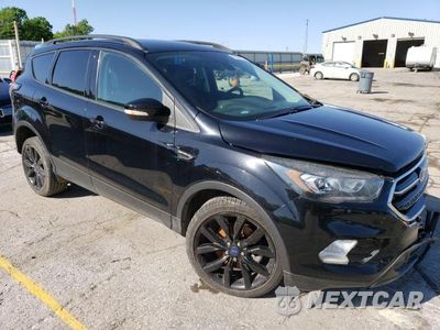 Czwarte zdjęcie samochodu z boku: 2017 FORD ESCAPE TITANIUM VIN:1FMCU0J9XHUD44532 - miniatura