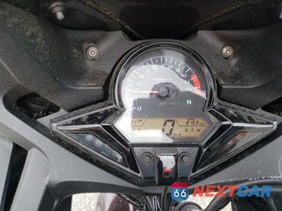 Zdjęcie 7 z 9 samochodu: 2015 HONDA CBR300 R VIN:MLHNC5107F5101568 - miniatura