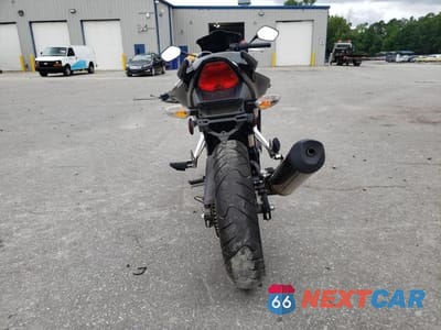 Czwarte zdjęcie samochodu z boku: 2015 HONDA CBR300 R VIN:MLHNC5107F5101568 - miniatura