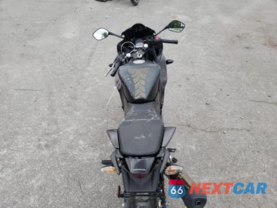 Zdjęcie 6 z 9 samochodu: 2015 HONDA CBR300 R VIN:MLHNC5107F5101568 - miniatura