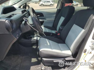 Zdjęcie 7 z 13 samochodu: 2014 TOYOTA PRIUS C VIN:JTDKDTB34E1071113 - miniatura