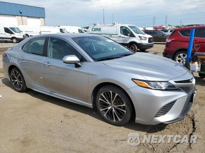 Czwarte zdjęcie samochodu z boku: 2019 TOYOTA CAMRY L VIN:4T1B11HK6KU786427 - miniatura