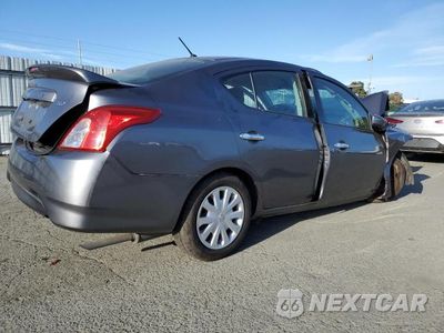 Trzecie zdjęcie samochodu z tyłu: 2019 NISSAN VERSA S VIN:3N1CN7AP8KL880408 - miniatura