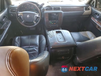 Zdjęcie 8 z 12 samochodu: 2007 GMC YUKON DENALI VIN:1GKFK63817J138292 - miniatura