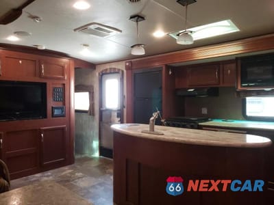 Zdjęcie 7 z 10 samochodu: 2014 WINNEBAGO TRAVELTRLR VIN:54CAG0P28E1W88886 - miniatura