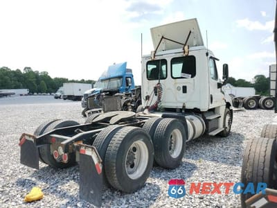 Czwarte zdjęcie samochodu z boku: 2015 FREIGHTLINER CASCADIA 125 VIN:3AKJGED66FSGS4128 - miniatura