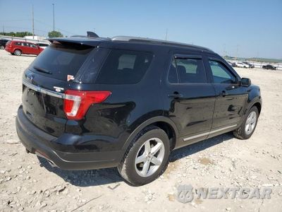 Trzecie zdjęcie samochodu z tyłu: 2018 FORD EXPLORER XLT VIN:1FM5K7D87JGB62611 - miniatura