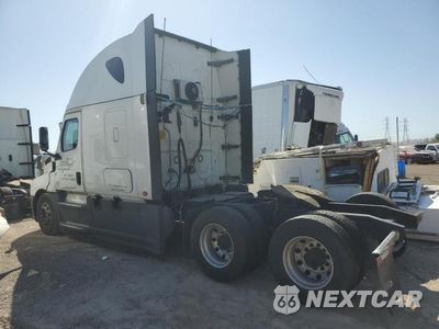 Trzecie zdjęcie samochodu z tyłu: 2019 FREIGHTLINER CASCADIA 126 VIN:3AKJHHDR9KSKF6975 - miniatura