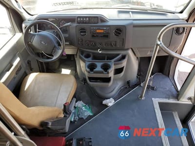 Zdjęcie 8 z 12 samochodu: 2018 FORD ECONOLINE E350 SUPER DUTY CUTAWAY VAN VIN:1FDEE3FSXJDC20835 - miniatura