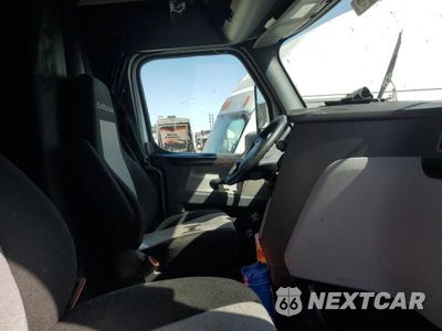 Piąte zdjęcie samochodu w środku: 2019 FREIGHTLINER CASCADIA 126 VIN:3AKJHHDR9KSKF6975 - miniatura