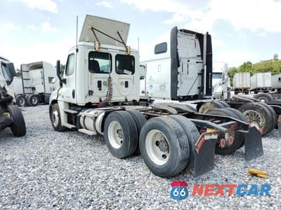 Trzecie zdjęcie samochodu z tyłu: 2015 FREIGHTLINER CASCADIA 125 VIN:3AKJGED66FSGS4128 - miniatura