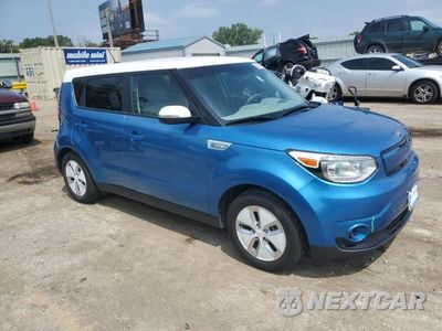 Czwarte zdjęcie samochodu z boku: 2016 KIA SOUL EV VIN:KNDJP3AE8G7006383 - miniatura
