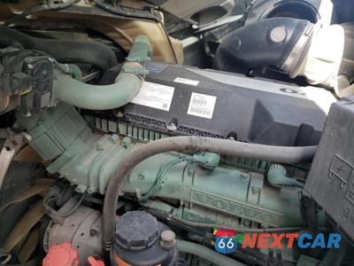 Zdjęcie 7 z 10 samochodu: 2020 VOLVO VN VNL VIN:4V4NC9EHXLN254911 - miniatura
