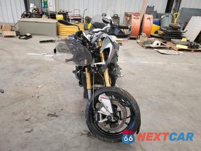 Drugie zdjęcie samochodu z przodu: 2016 BMW S 1000 XR VIN:WB10D1304GZ463302 - miniatura