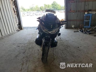 Drugie zdjęcie samochodu z przodu: 2019 HONDA GL1800 D VIN:JH2SC7951KK100016 - miniatura