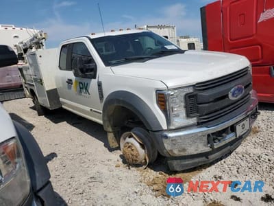 Czwarte zdjęcie samochodu z boku: 2018 FORD F450 SUPER DUTY VIN:1FD0X4HT7JEB35798 - miniatura