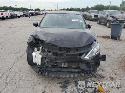 Piąte zdjęcie samochodu w środku: 2019 NISSAN SENTRA S VIN:3N1AB7AP8KY365864 - miniatura