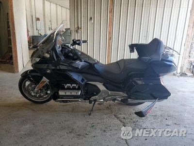 Trzecie zdjęcie samochodu z tyłu: 2019 HONDA GL1800 D VIN:JH2SC7951KK100016 - miniatura