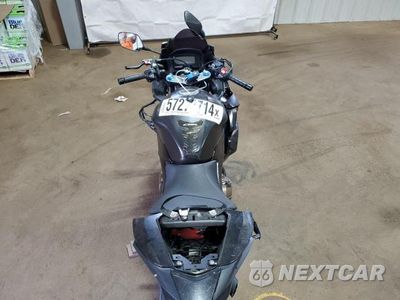 Zdjęcie 6 z 9 samochodu: 2020 HONDA CBR500 R VIN:MLHPC6217L5100387 - miniatura