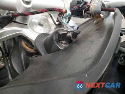 Zdjęcie 8 z 9 samochodu: 2016 BMW S 1000 XR VIN:WB10D1304GZ463302 - miniatura