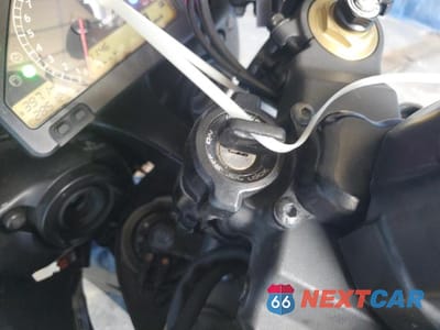 Zdjęcie 8 z 9 samochodu: 2006 HONDA CBR1000 RR VIN:JH2SC57076M206959 - miniatura