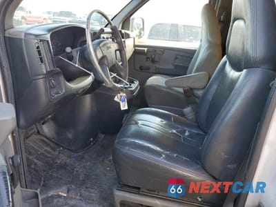 Zdjęcie 7 z 14 samochodu: 2003 GMC SAVANA CUTAWAY G3500 VIN:1GDGG31V231900348 - miniatura