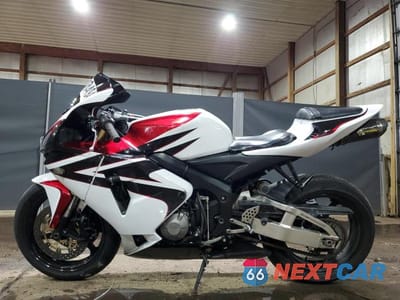 Trzecie zdjęcie samochodu z tyłu: 2006 HONDA CBR600 RR VIN:JH2PC37026M304856 - miniatura
