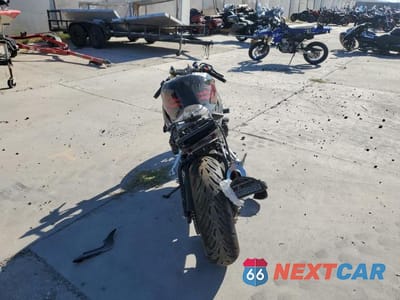 Czwarte zdjęcie samochodu z boku: 2005 SUZUKI GSX-R600 K VIN:JS1GN7CA452100072 - miniatura