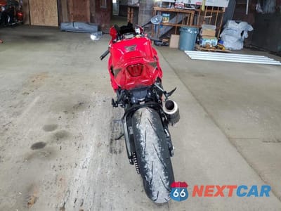 Czwarte zdjęcie samochodu z boku: 2017 SUZUKI GSX-R1000 VIN:JS1DM11B4H2101130 - miniatura