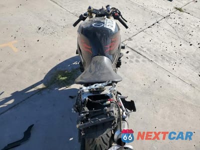 Zdjęcie 6 z 10 samochodu: 2005 SUZUKI GSX-R600 K VIN:JS1GN7CA452100072 - miniatura